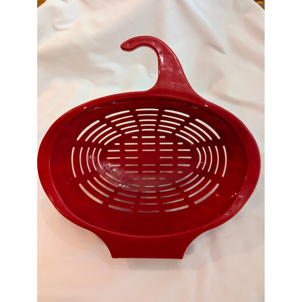 Red Plastic Oval Colander Strainer 3 qt Hook Handle Made in USA Kitchen Tool